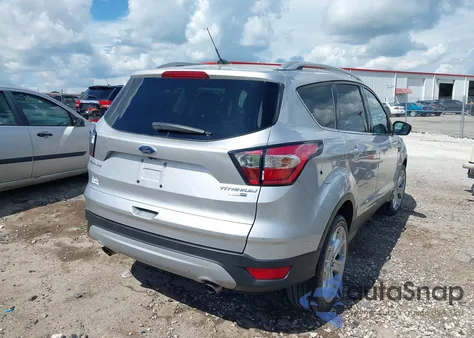 2017 Ford Escape Titanium z USA, uszkodzony, nr VIN 1FMCU9J93HUE43374